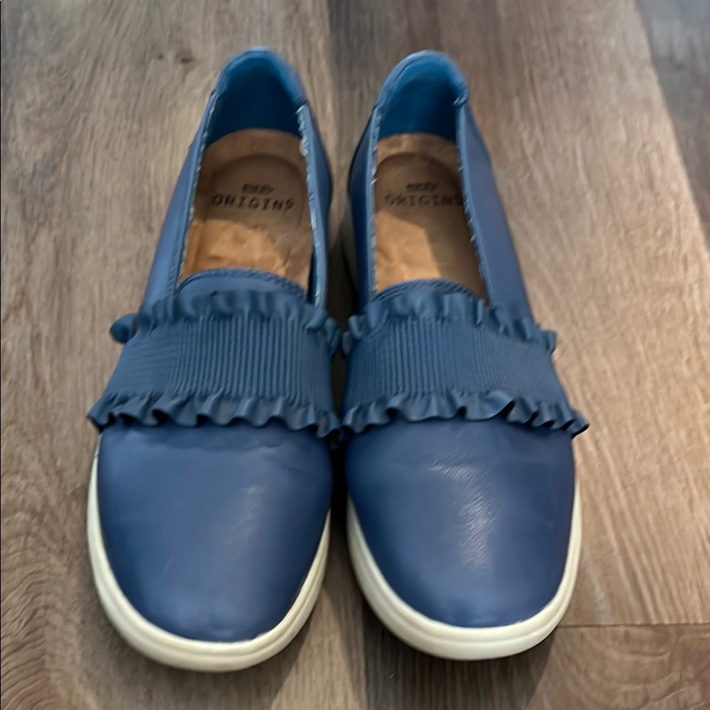 Earth Origins SZ 7 Blue Loafers with Fringe Detail